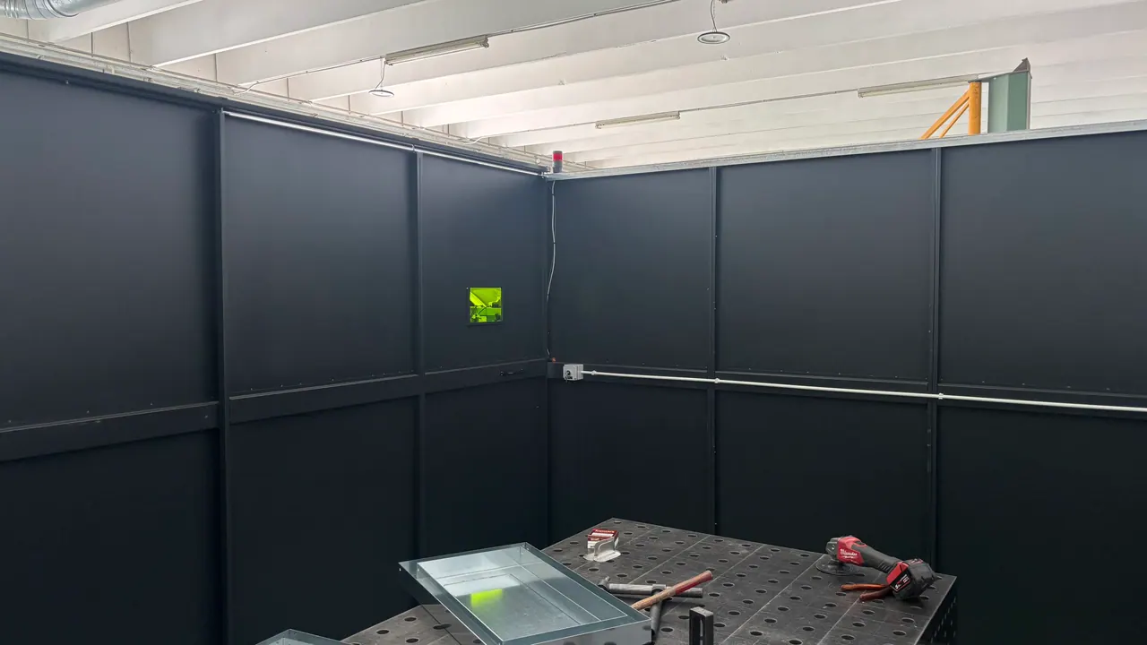 Cabina per saldatura laser Aegis su misura - immagine 2
