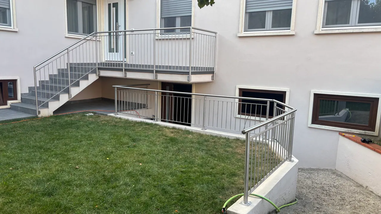 Ringhiera inox su misura per scala e giardino - immagine 4