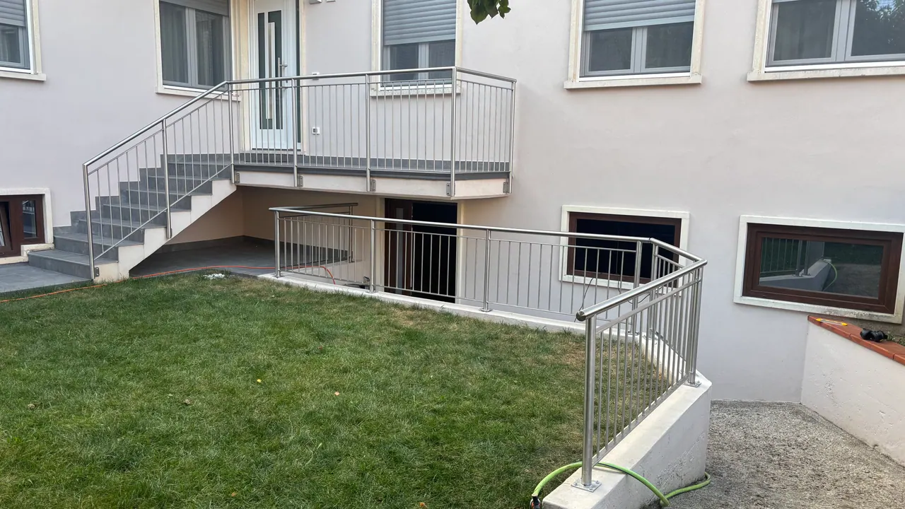 Realizzazioni di carpenteria metallica su misura - immagine 6