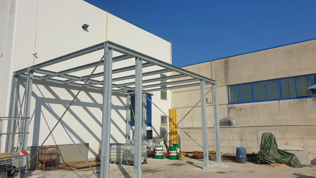 Realizzazioni di carpenteria metallica su misura - immagine 58